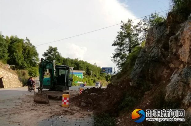 公路局抢修2