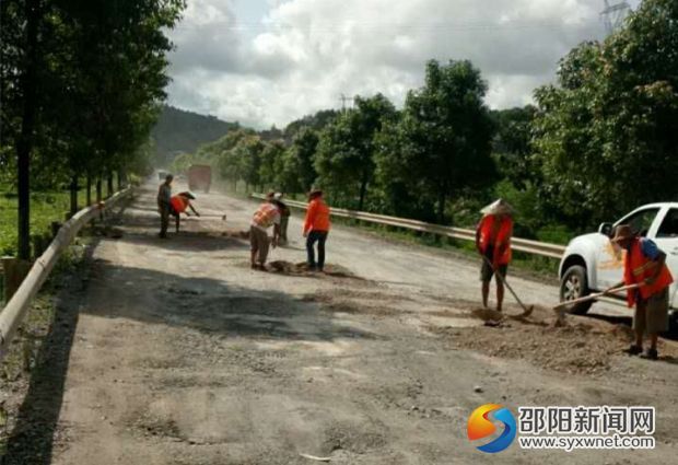 公路局抢修1