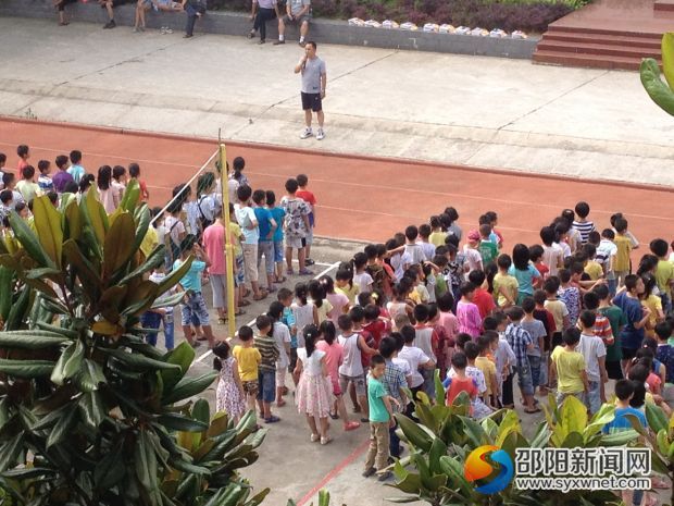 唐小伟校长对师生做暑期安全教育讲话