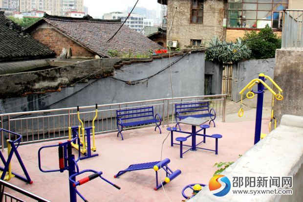 新建的小型健身场所