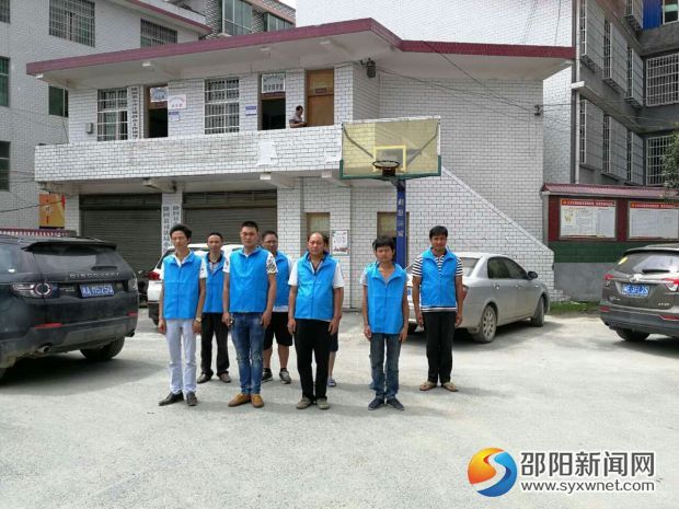 图为矫正人员正在进行行为规范集中训练