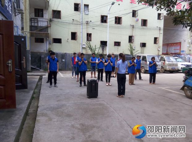图一 社区服刑人员正在接受感恩教育
