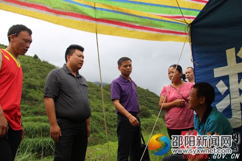 　方凯慰问受灾群众　