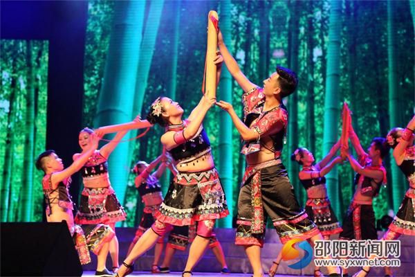 舞蹈《酒暖情浓》