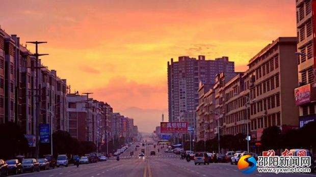 夕阳下的新东路(刘凡 摄)