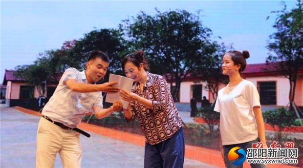丝弦小戏《回乡》