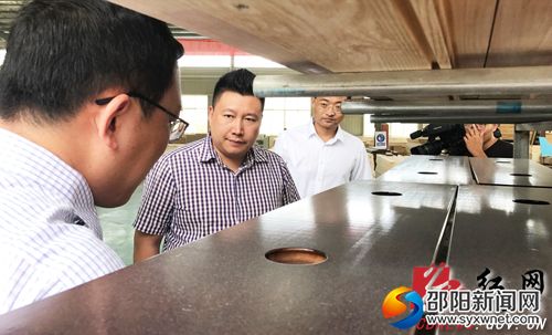 方凯参观江苏沙集镇电商支柱产业