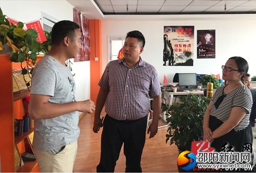 方凯考察睢宁县电商协会
