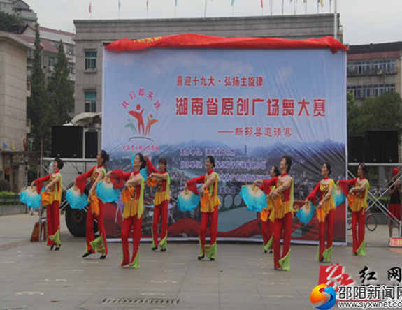 资江广场队激情舞蹈