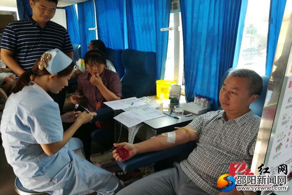 太芝庙镇干部群众踊跃献血2