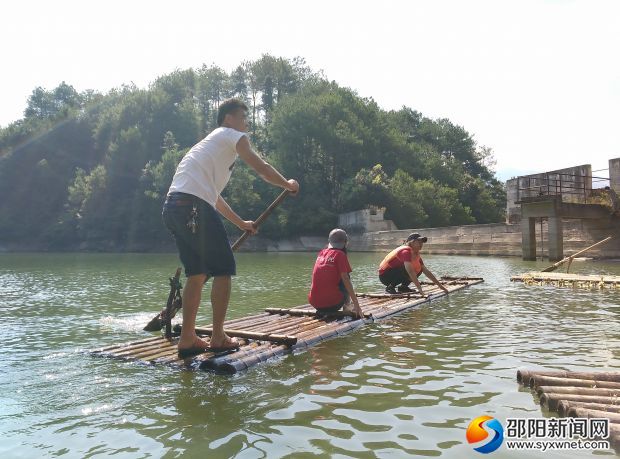 进入水库,进行实地考察