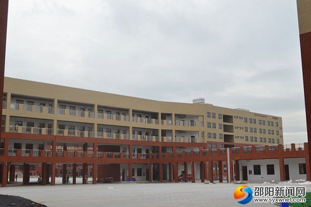 一尘不染的校园