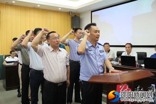 新任命的国家机关工作人员向宪法宣誓