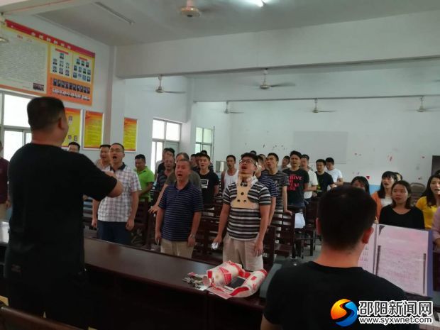 太芝庙镇合唱队练歌现场