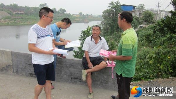 图为走访现场