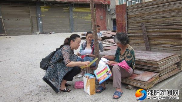 图为走访现场