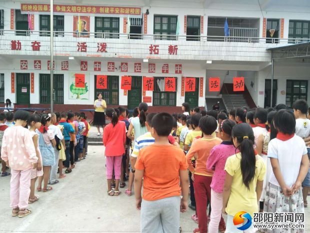 大队辅导员唐鸟英老师做精彩讲话