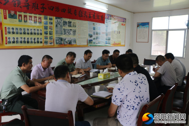 图为座谈会现场