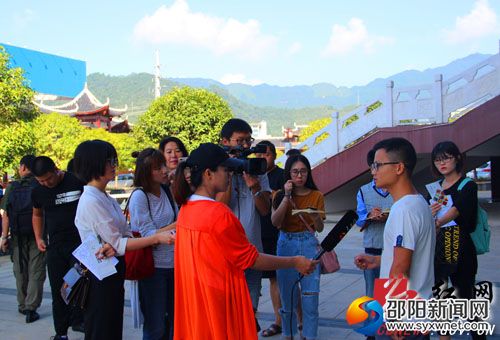 记者采访天元农业总经理