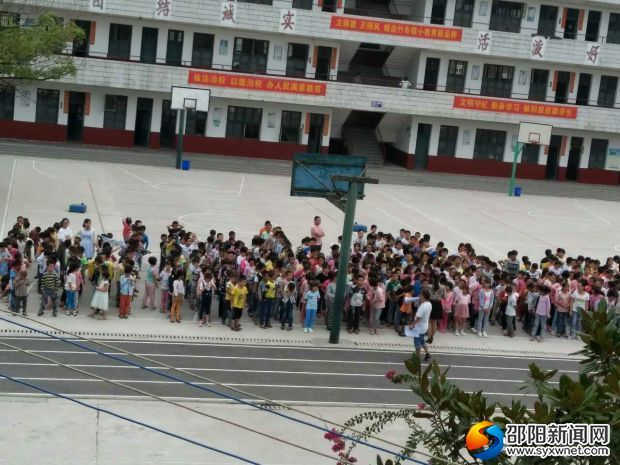 安全知识讲座进行中