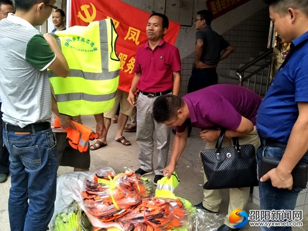 公司老板捐赠志愿者服装_副本