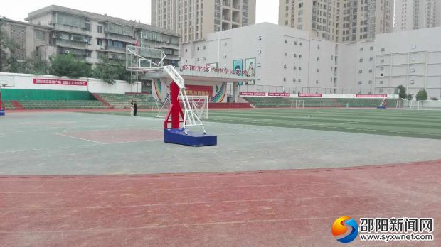 邵阳六中新建的标准化运动场。