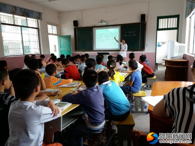 讲台上,看我激情自如