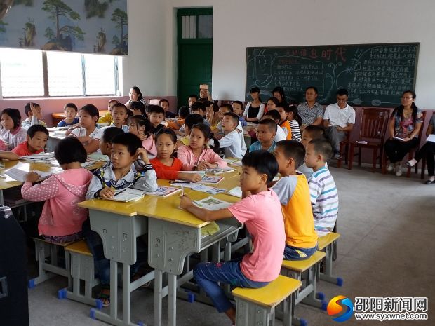 讲台下,我们都是学生