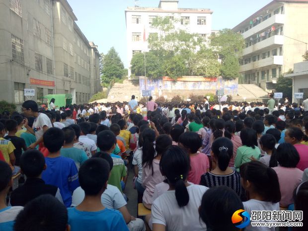 争当文明守纪学子，建设安全和谐校园