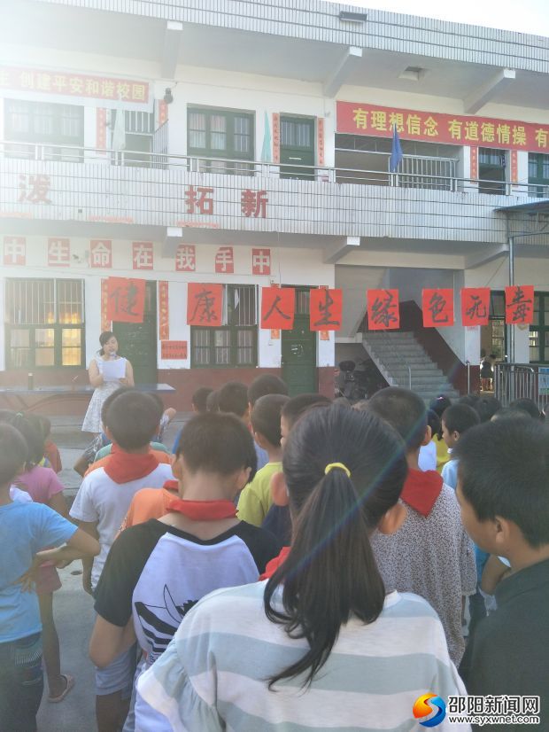 大队辅导员发起倡议