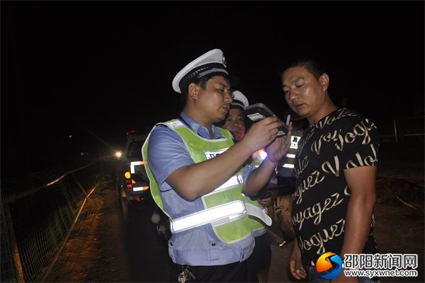 对驾驶员进行酒精测试