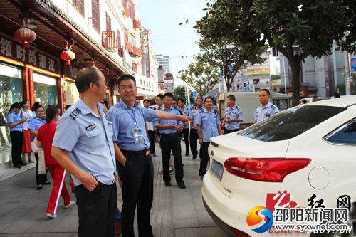 副县长李宪一行查看市容市貌和交通秩序情况