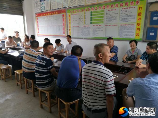 党员们在交流走访体会