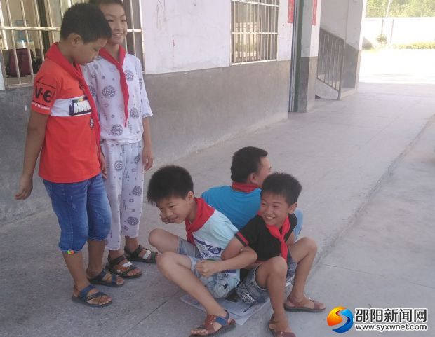 坐地我们仨能同时起身