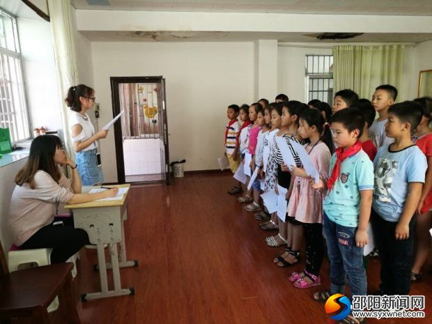 (图为五年级小主播海选现场)_看图王