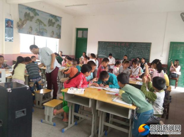 小组合作,动手实践