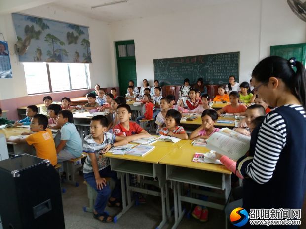 双耳聆听,双目凝视