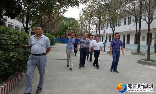洞口县财政局、教科局联合考察校园建设