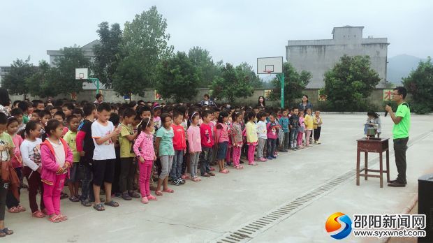 假期安全教育大会现场