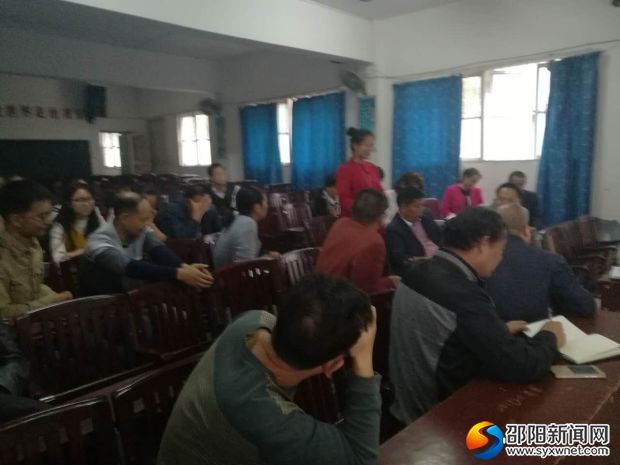 新进教师在自我介绍