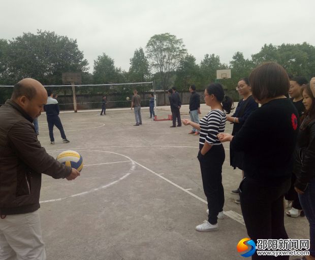 黄桥镇中学全镇排球比赛选拔现场