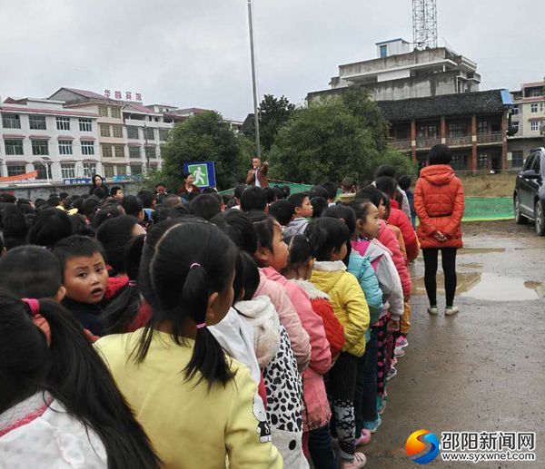 正山小学紧急疏散演练