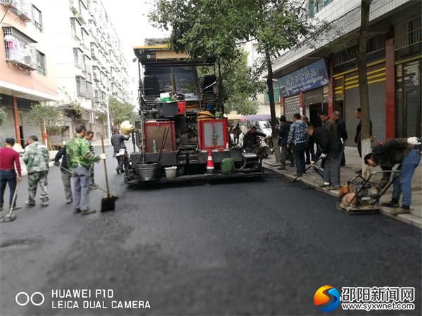 铺沥青路1
