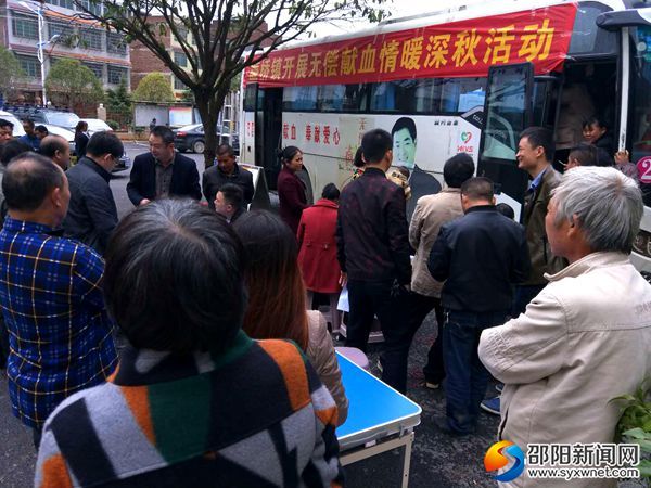 党员干部及群众踊跃献血