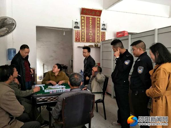 镇纪委领导带队检查