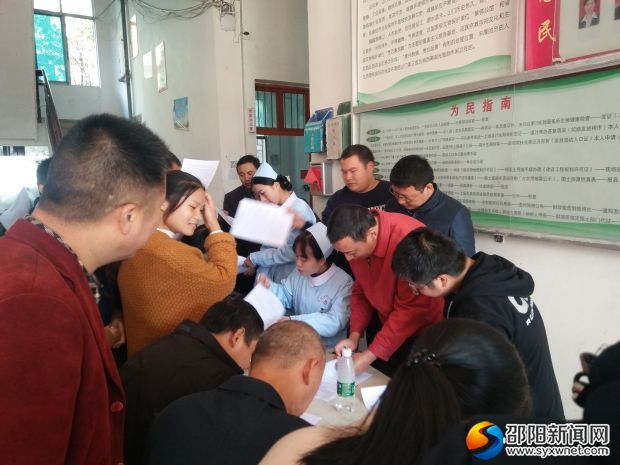 献血志愿者们踊跃报名