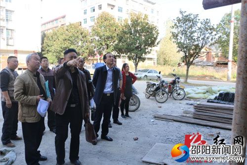 杨博理察看城北社区服务中心建设情况