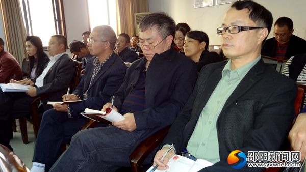 聆听讲座，认真做笔记
