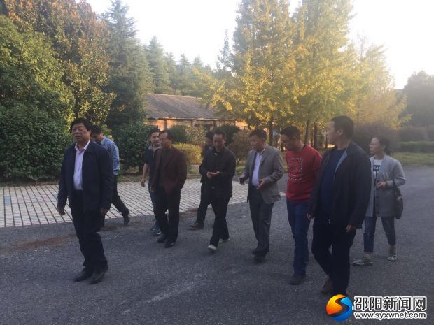 11月2日，省移民局搬迁安置处处长李相甫一行现场察看木瓜山水库扩建工程建设征地移民县城集中安置点