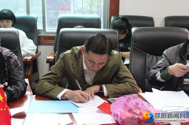 局长黄龙清答题